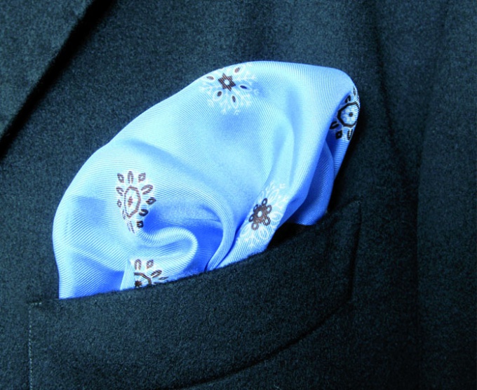 Мужская косынка. Мужской шейный платок является оригинальным и интересным аксессуаром, который привнесет в образ любого мужчины что-то новое и свежее вверх.