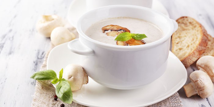   Суп из шампиньонов - рецепты с фото. Как приготовить грибную похлебку, суп-пюре или крем-суп из шампиньонов.