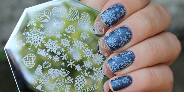 Как сделать шеллак со снежинками в домашних условиях. Как нарисовать аккуратные снежинки на ногтях.