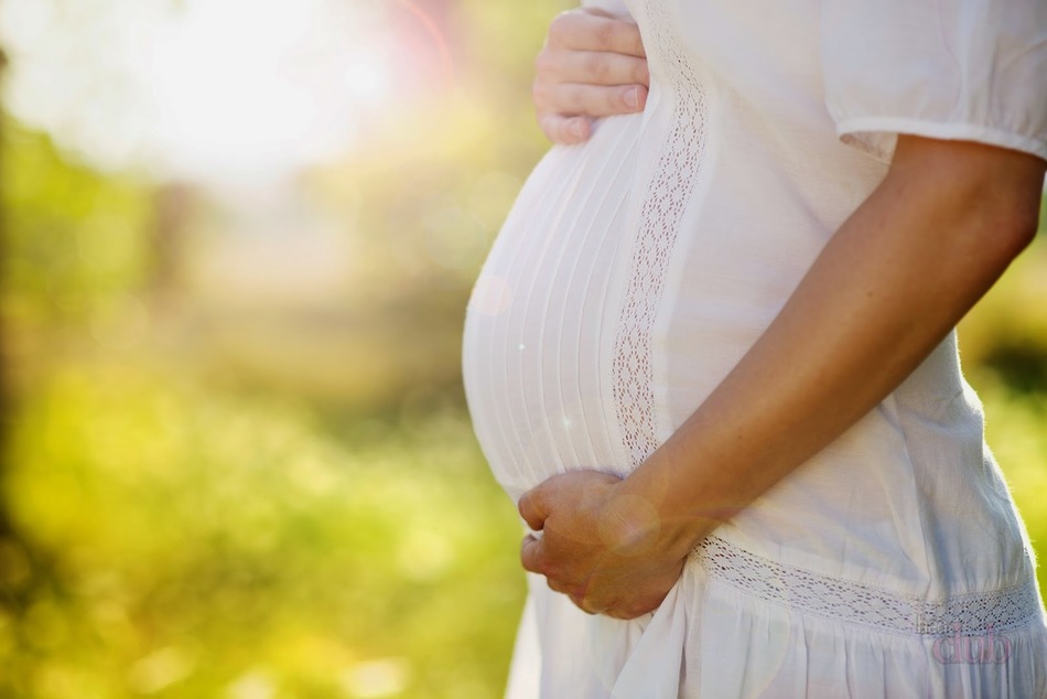 W czasie ciąży zaczęła się miesiączka.  Czy miesiączka może przejść w czasie ciąży?  Wczesna miesiączka i ciąża pozamaciczna