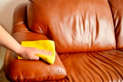 Чем почистить сильно загрязненный диван. Как чистить и следить за белым диваном из ткани.