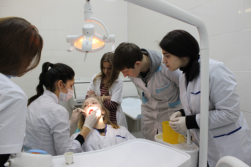 Стоматолог что сдавать после 11 класса. Стоматологический колледж 1 Москва. Медицинский колледж стоматолог. Специальность стоматология. Стоматология учеба.