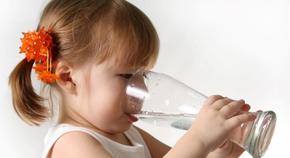 Мода на воду: нужно ли пить много воды, чтобы быть здоровым. Почему нельзя пить много воды и как пить воду правильно.