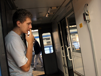  Можно ли курить в тамбуре поезда, или это запрещено?