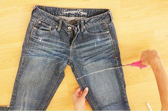 Cara menghias celana pendek denim dengan tangan Anda sendiri