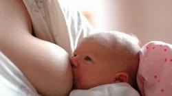 Co zrobić z kolką i gazami u noworodka, jak mu pomóc: objawy i leczenie w domu Dlaczego dziecko ma kolkę podczas karmienia piersią?